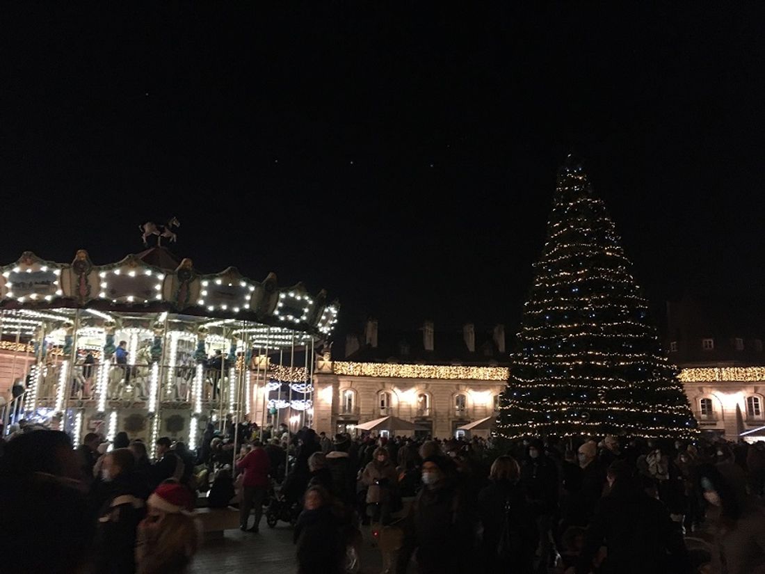 Il y avait foule ces derniers jours place de la Libération, à Dijon, pour les animations de Noël